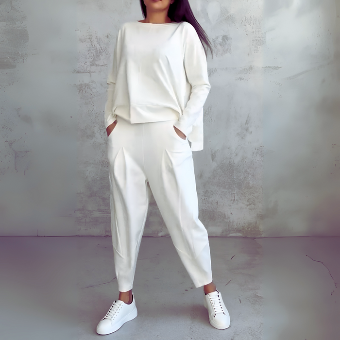Women's Two-Piece Lounge Set with Round Neck and Long Sleeves