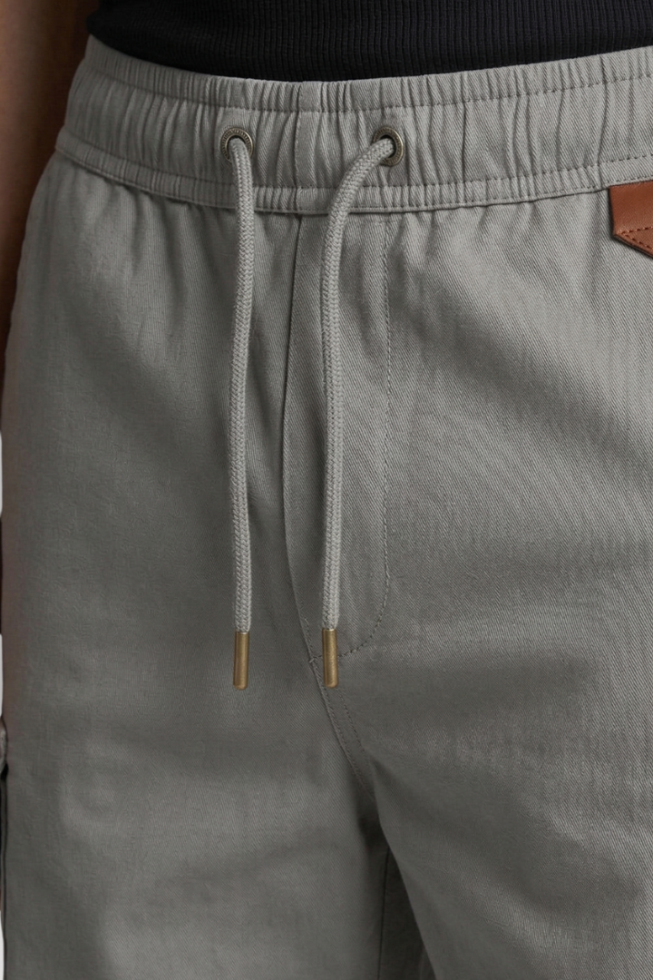 Men's Cargo Shorts with Elastic Waistband and Cargo Pocket