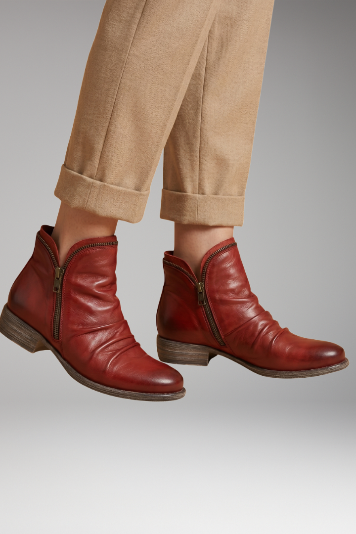Men's Orthopedic Boots with Cushioned Linings and Structured Soles