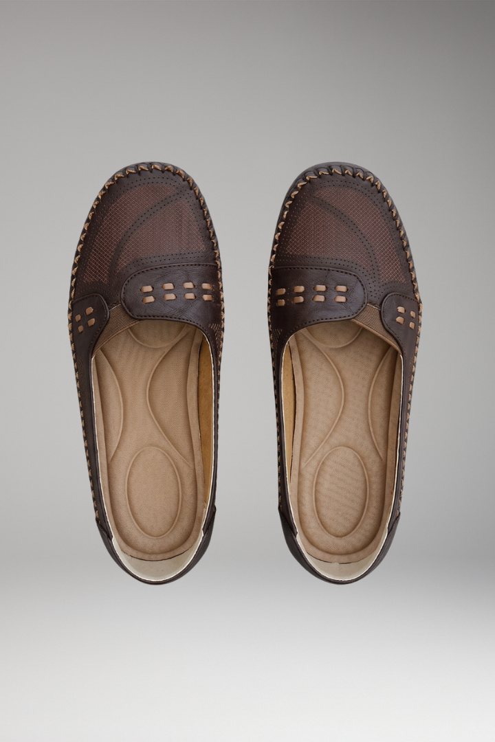 Men's Orthopedic Shoes with Breathable Surfaces and Slip-On Closures