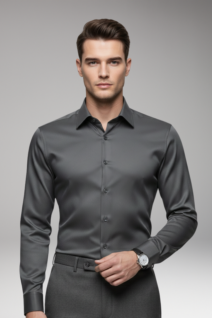 Men's Shirt with Pointed Collar and Button Closure