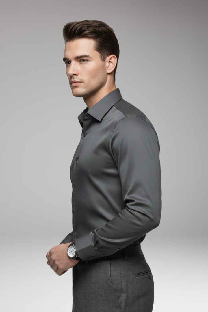 Men's Shirt with Pointed Collar and Button Closure