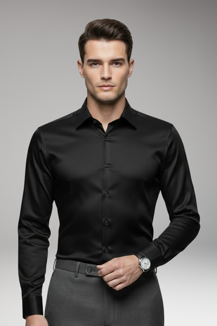 Men's Shirt with Pointed Collar and Button Closure