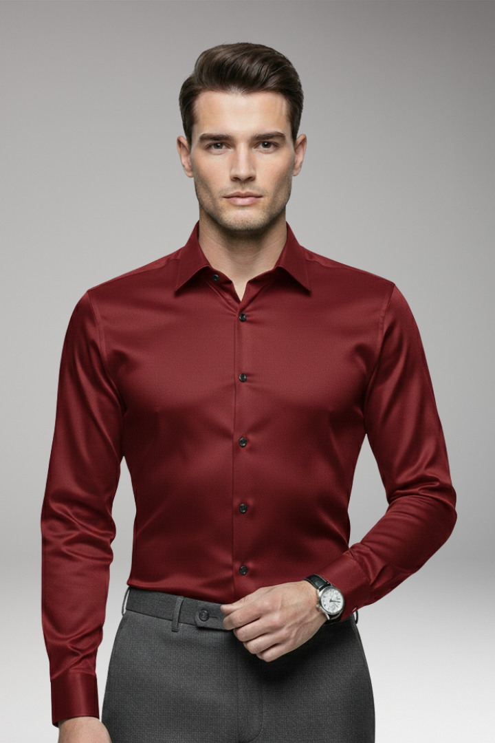 Men's Shirt with Pointed Collar and Button Closure