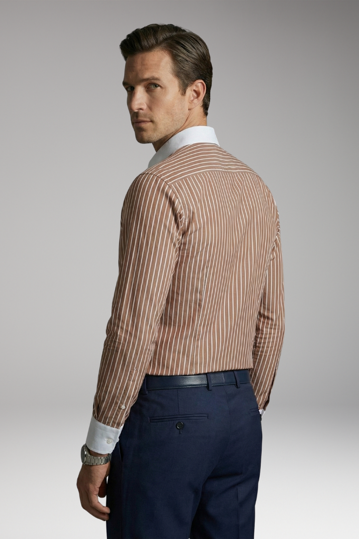 Men's Shirt with Lapel Collar and Buttoned Cuffs