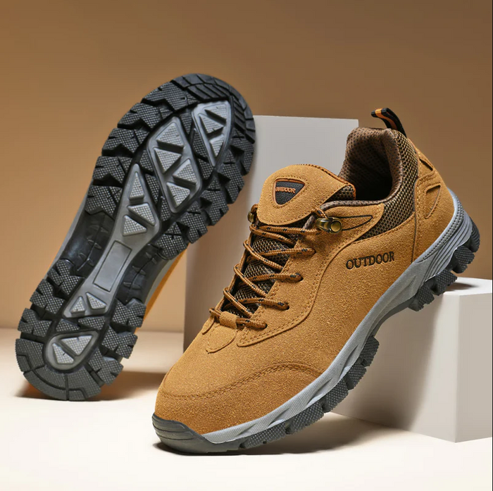 Men's Outdoor Low-Top Hiking Shoes with Lace-Up Closure