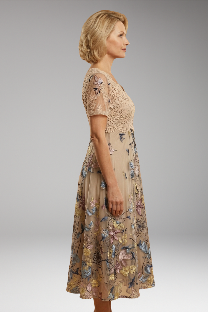 Women's Graphic Lace Midi Dress with V-Neckline and Short Sleeves