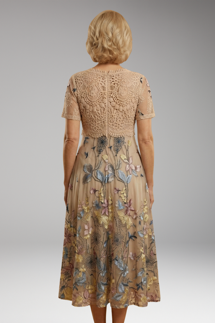 Women's Graphic Lace Midi Dress with V-Neckline and Short Sleeves