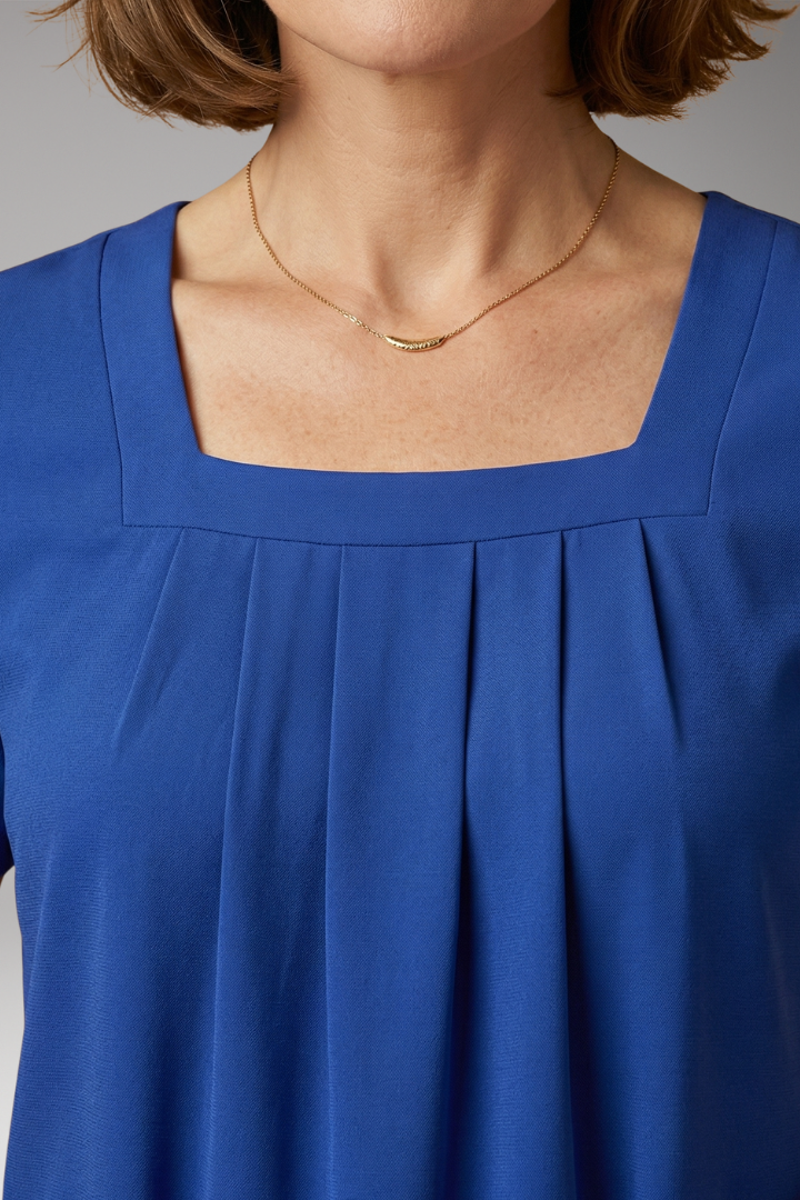 Women's Lightweight Pleated Blouse with Square Neckline and Short Sleeves