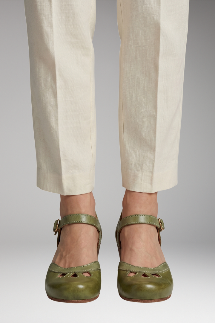 Women's Orthopaedic Sandals with Low Heel and Contoured Footbed