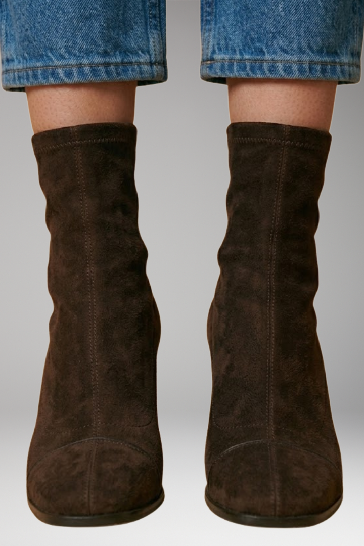 Women's Orthopedic Boots with Heeled Soles and Supportive Structure