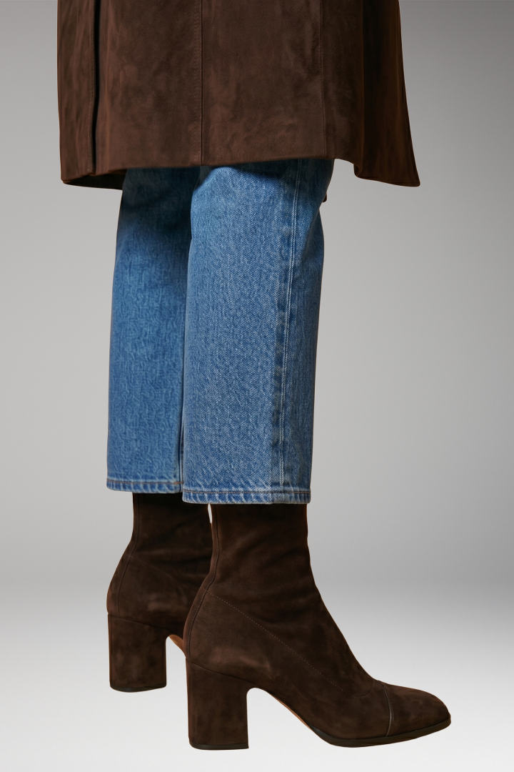 Women's Orthopedic Boots with Heeled Soles and Supportive Structure
