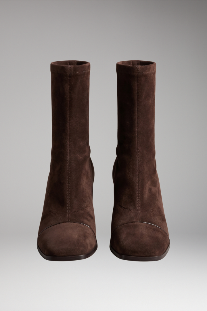 Women's Orthopedic Boots with Heeled Soles and Supportive Structure