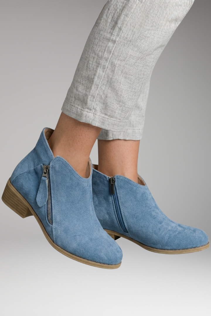 Women's Orthopedic Boots with Supportive Cushioning and Classic Design