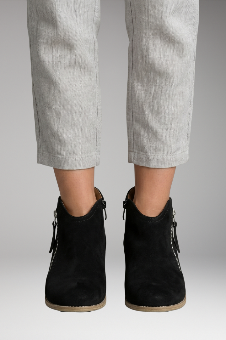 Women's Orthopedic Boots with Supportive Cushioning and Classic Design