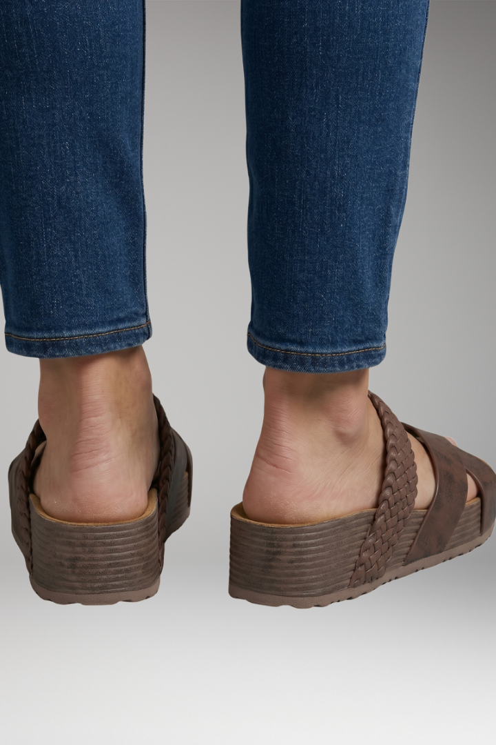 Women's Orthopedic Sandals with Cushioned Soles and Adjustable Straps