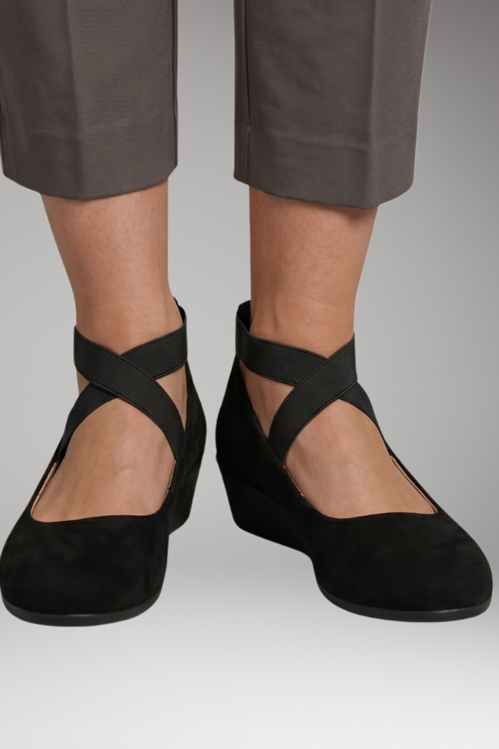 Women's Orthopedic Shoes with Cushioned Soles and Slip-On Fastening