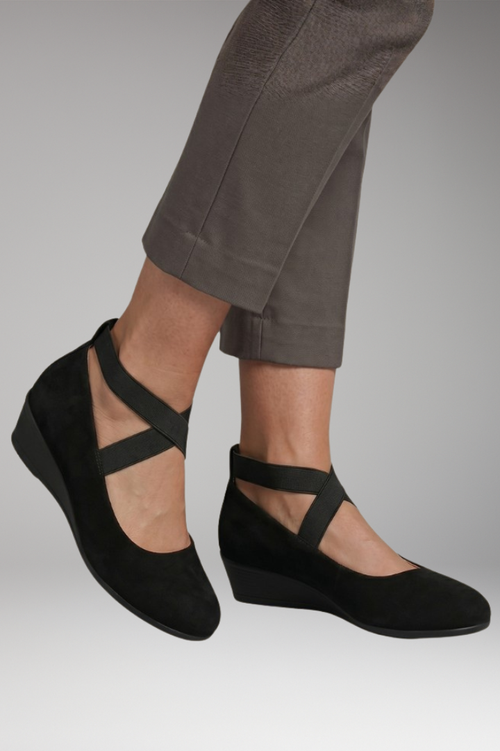 Women's Orthopedic Shoes with Cushioned Soles and Slip-On Fastening