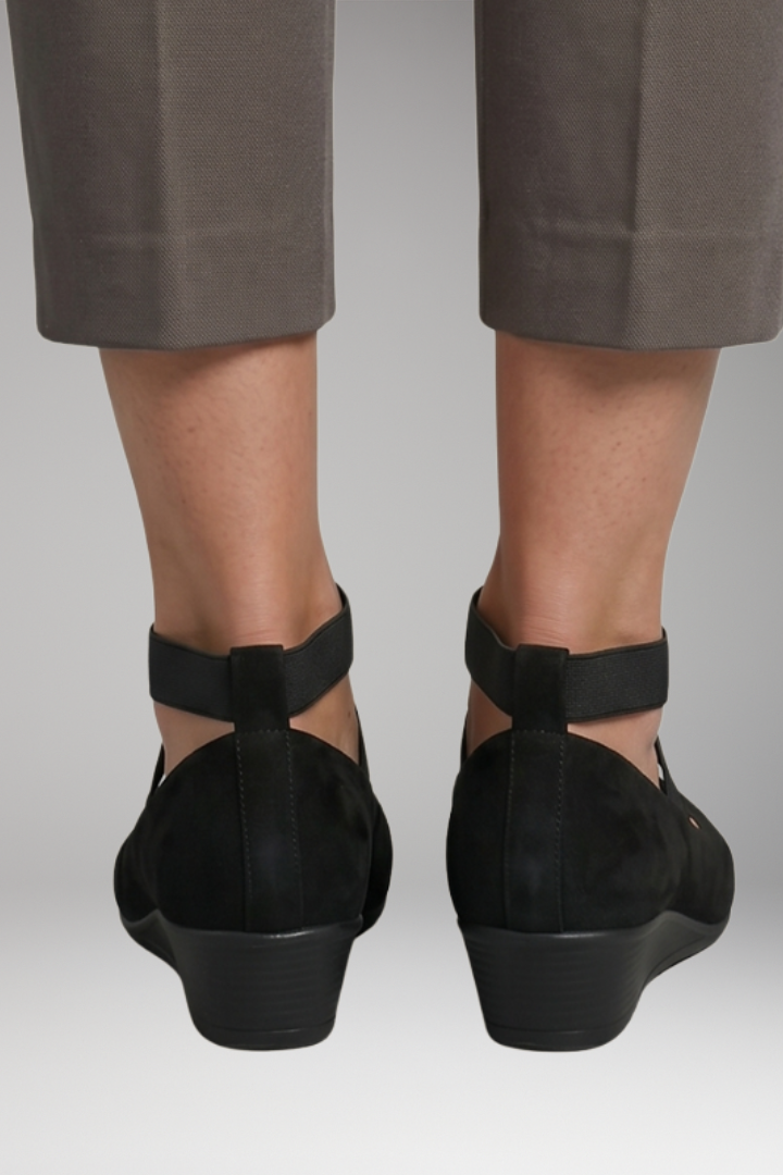 Women's Orthopedic Shoes with Cushioned Soles and Slip-On Fastening