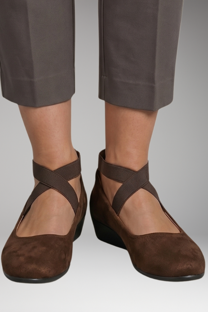 Women's Orthopedic Shoes with Cushioned Soles and Slip-On Fastening