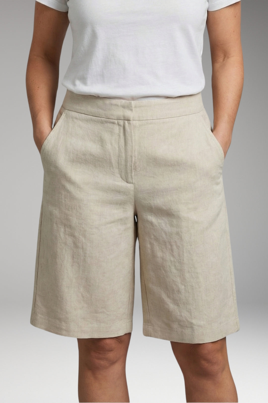 Women's Shorts with Elastic Waist and Side Pockets