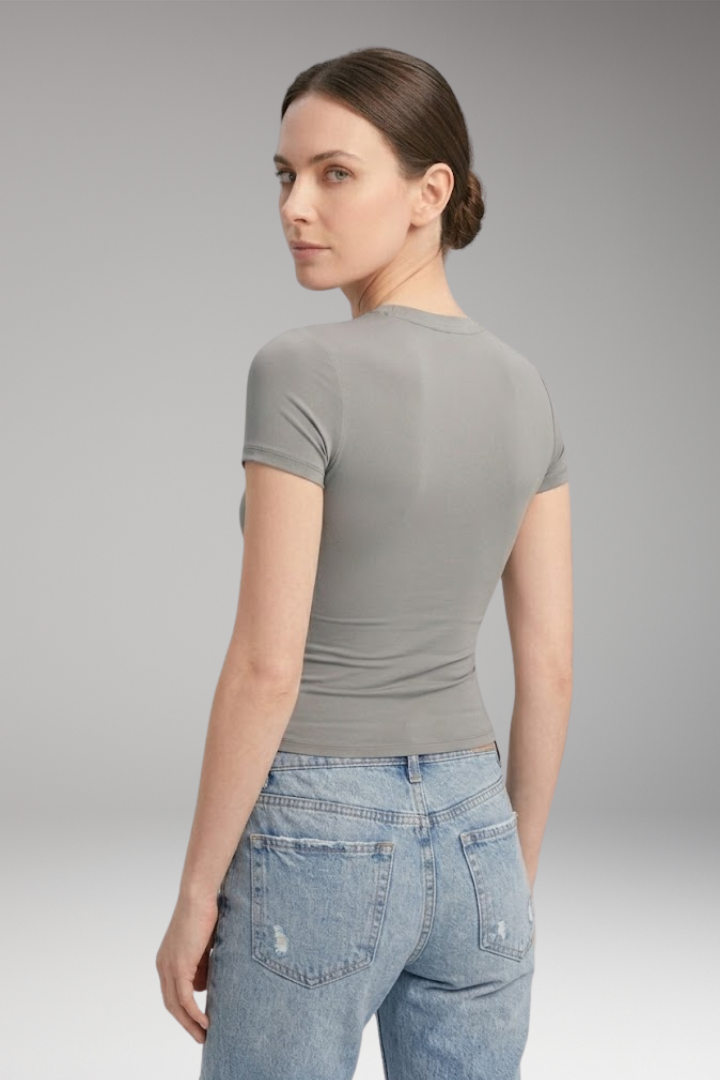 Women's T'Shirt with Round Neck and Fitted Cut