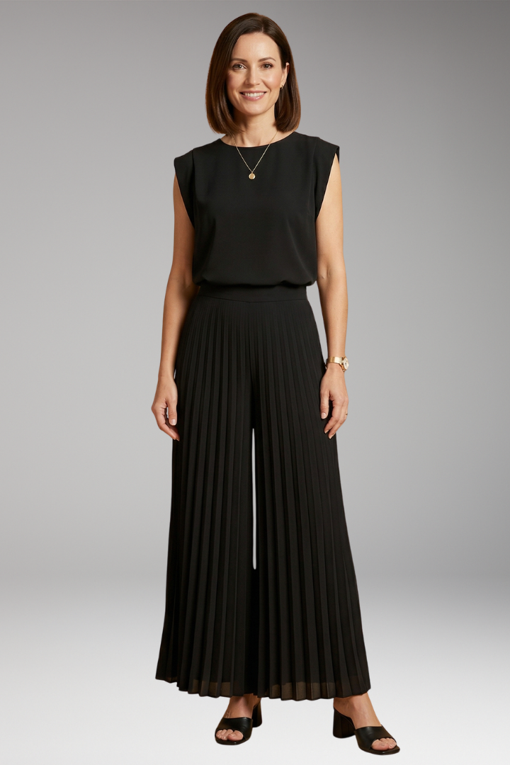 Women's Two-Piece Set with Pleated Trousers and Flattering Fit