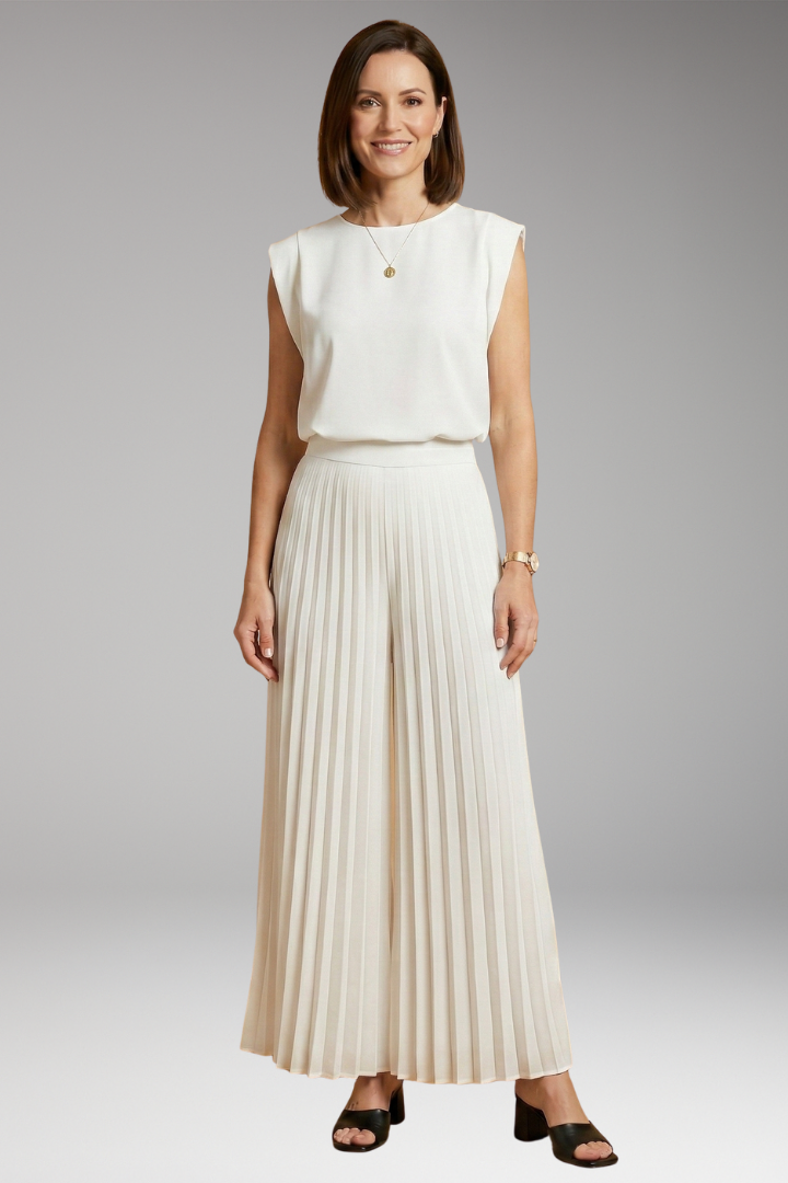 Women's Two-Piece Set with Pleated Trousers and Flattering Fit