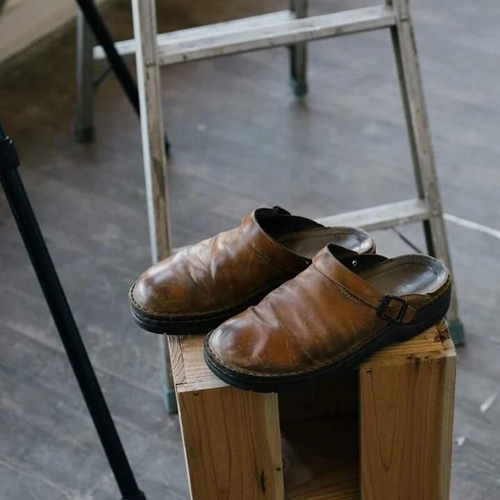 Men's Clogs with Adjustable Buckle and Ergonomic Footbed