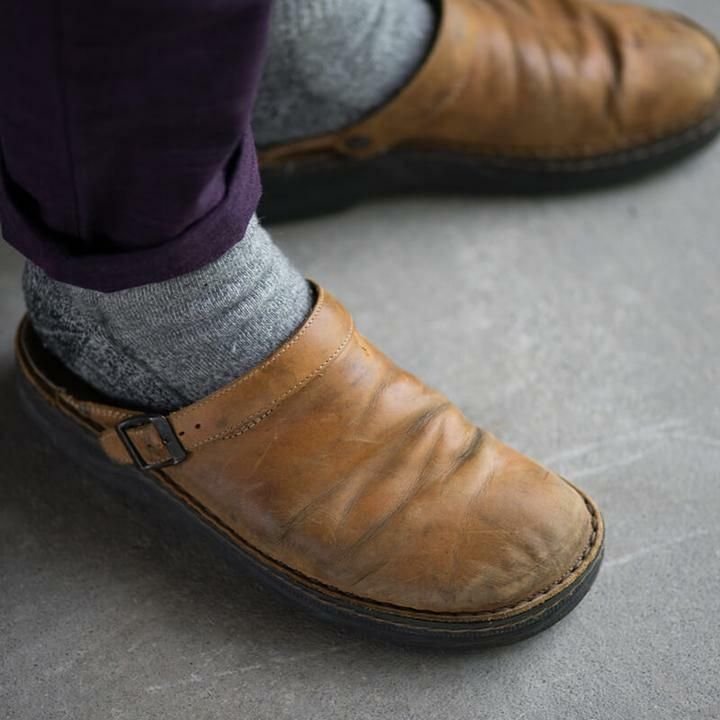 Men's Clogs with Adjustable Buckle and Ergonomic Footbed